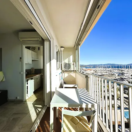 Hyeber Pour 2 Personnes Avec Vue Panoramique, Sur Le Port D'hyeres * Hyères
